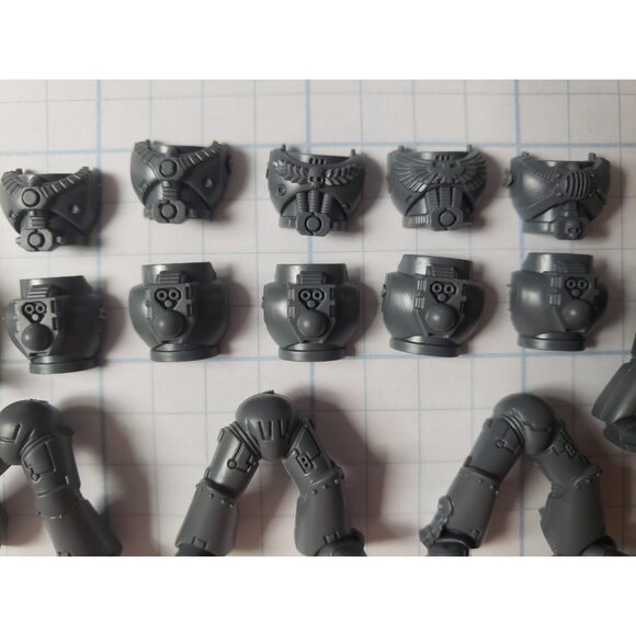 Warhammer 40k Space Marine Bits NTS Tactical Squad Legs & Torso x5 Set B - Picture 3 of 4